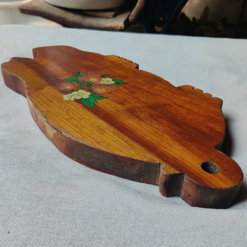 VTG Pig Shaped Cutting Board with Strawberries  14.5x7.25